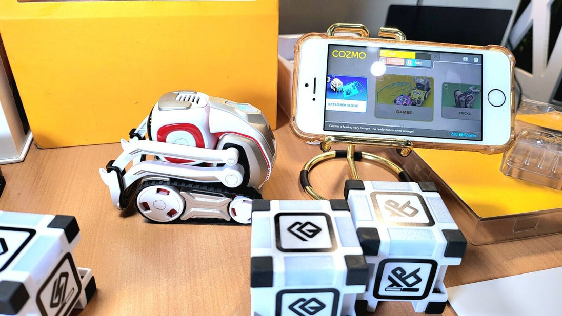 Cozmo Robot + Cubes + Charger + Box - Chys Thijarah