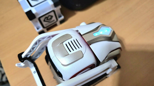 Anki Cozmo Robot with 1 YEAR WARRANTY + Cubes + Charger + Box LIKE N£W - Chys Thijarah