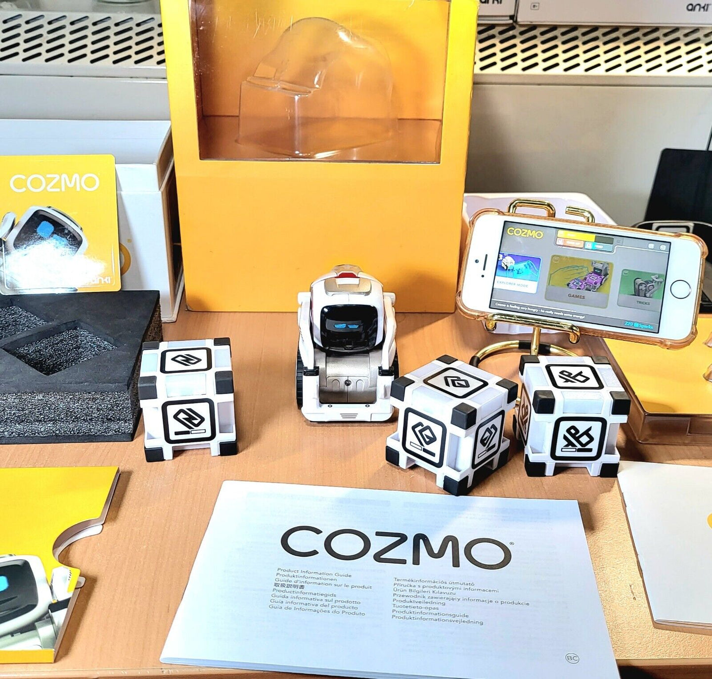 Cozmo Robot + Cubes + Charger + Box - Chys Thijarah