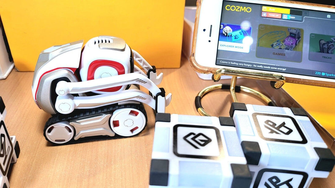 Cozmo Robot + Cubes + Charger + Box - Chys Thijarah