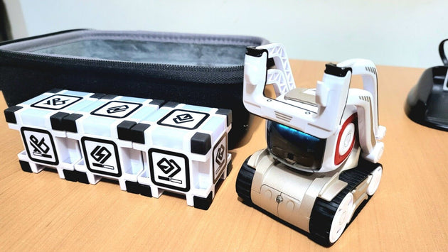 Anki Cozmo Robot with 1 YEAR WARRANTY + Cubes + Charger + Box LIKE N£W - Chys Thijarah