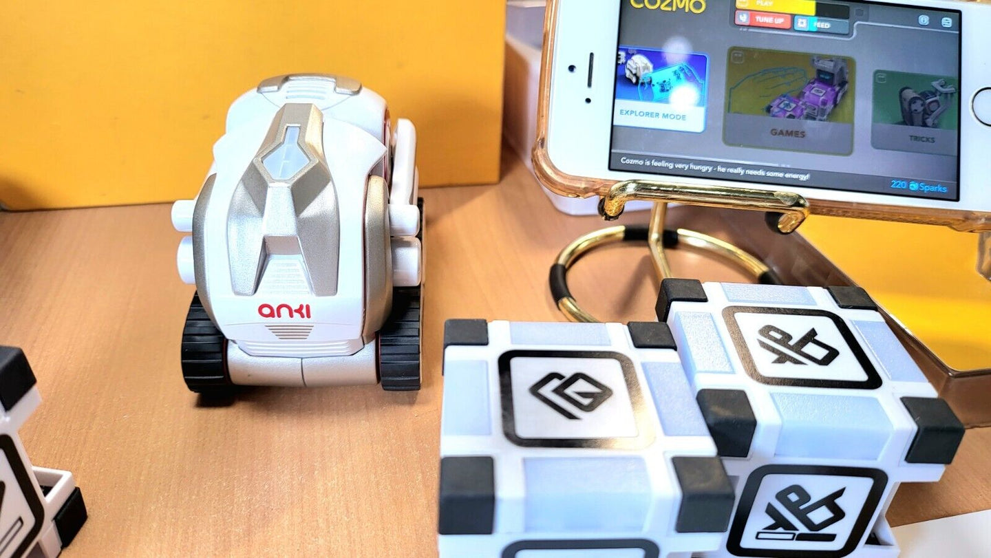 Cozmo Robot + Cubes + Charger + Box - Chys Thijarah