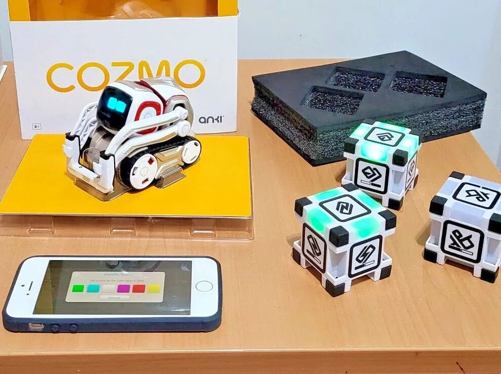 Anki Cozmo Robot + Cubes + Charger + Box + Manual LIKE N€W - Chys Thijarah