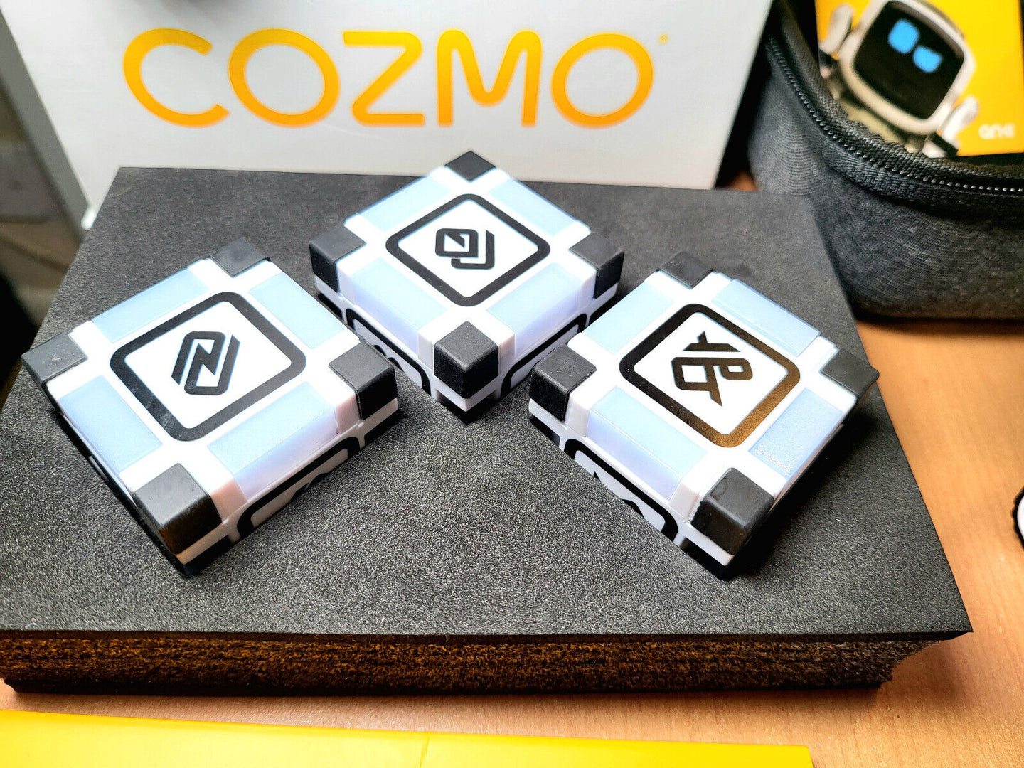 FULLY BOXED Anki Cozmo Robot + Carry Case  LIKE N€W - Chys Thijarah